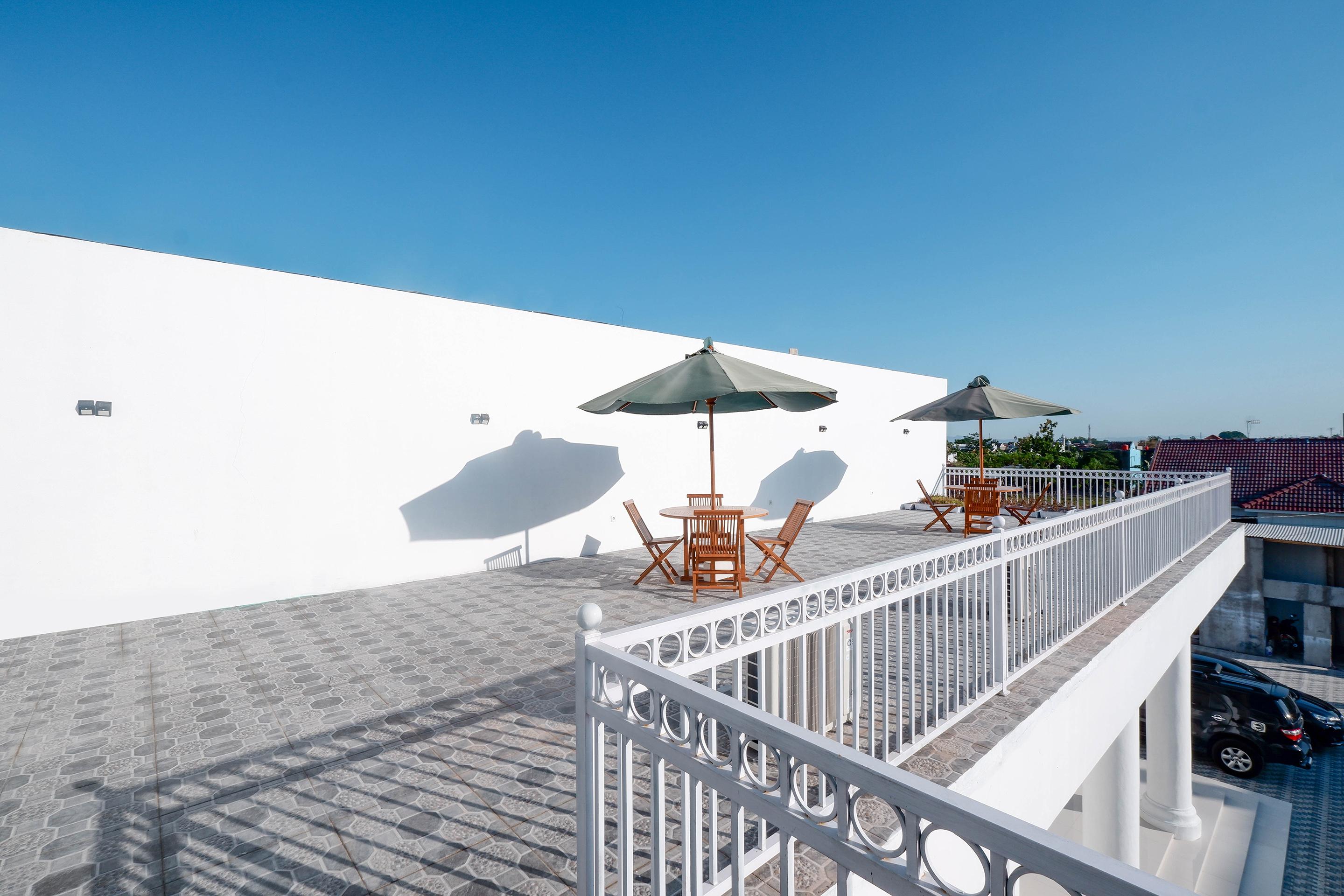 Griya Rw Family Guest House Redpartner Solo Exteriér fotografie