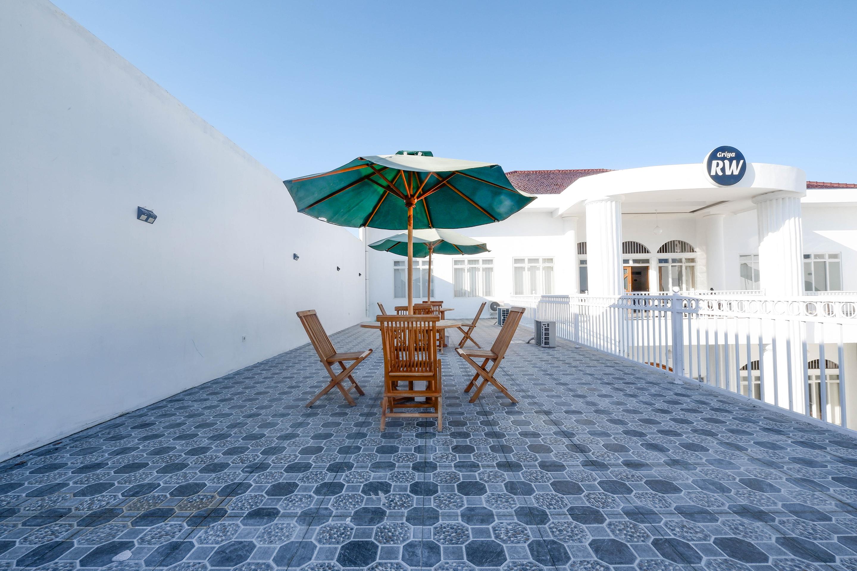 Griya Rw Family Guest House Redpartner Solo Exteriér fotografie