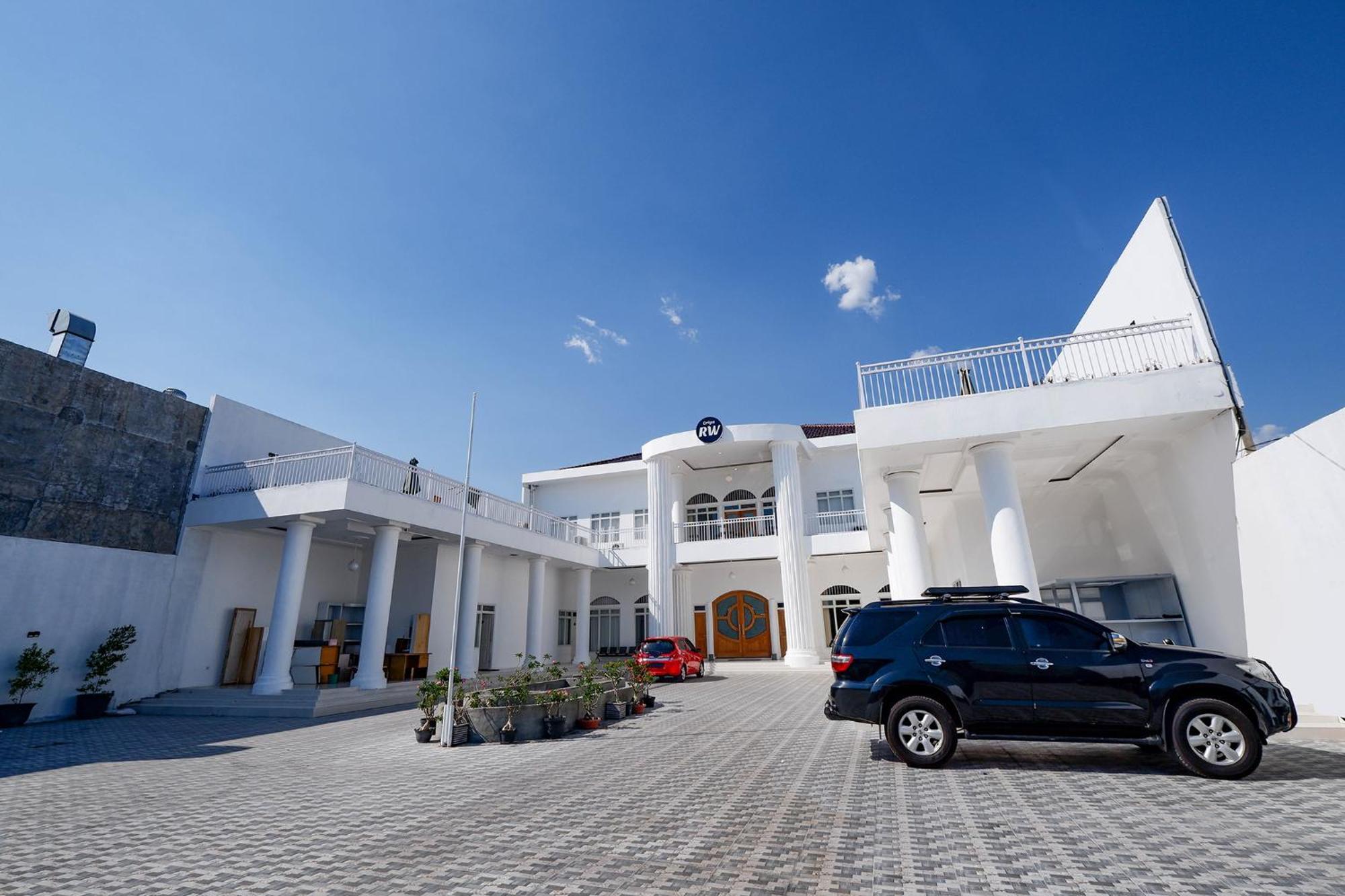 Griya Rw Family Guest House Redpartner Solo Exteriér fotografie