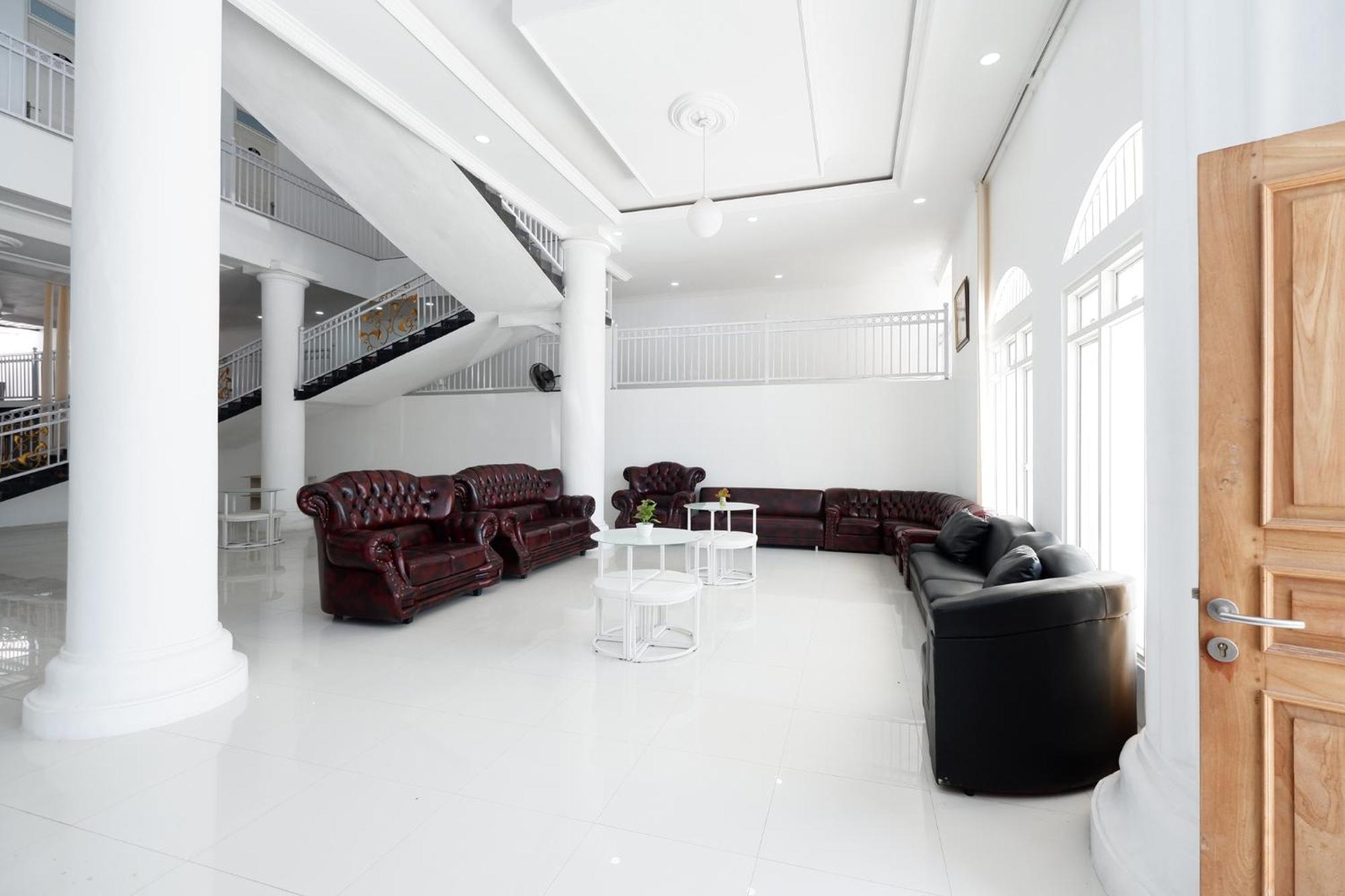 Griya Rw Family Guest House Redpartner Solo Exteriér fotografie
