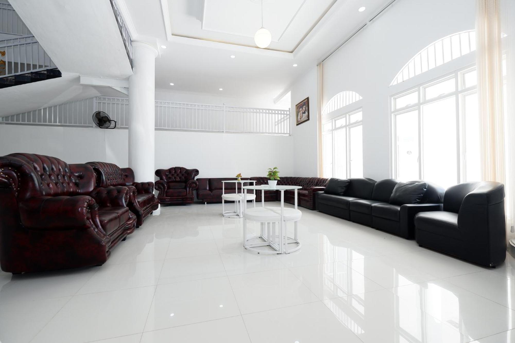 Griya Rw Family Guest House Redpartner Solo Exteriér fotografie