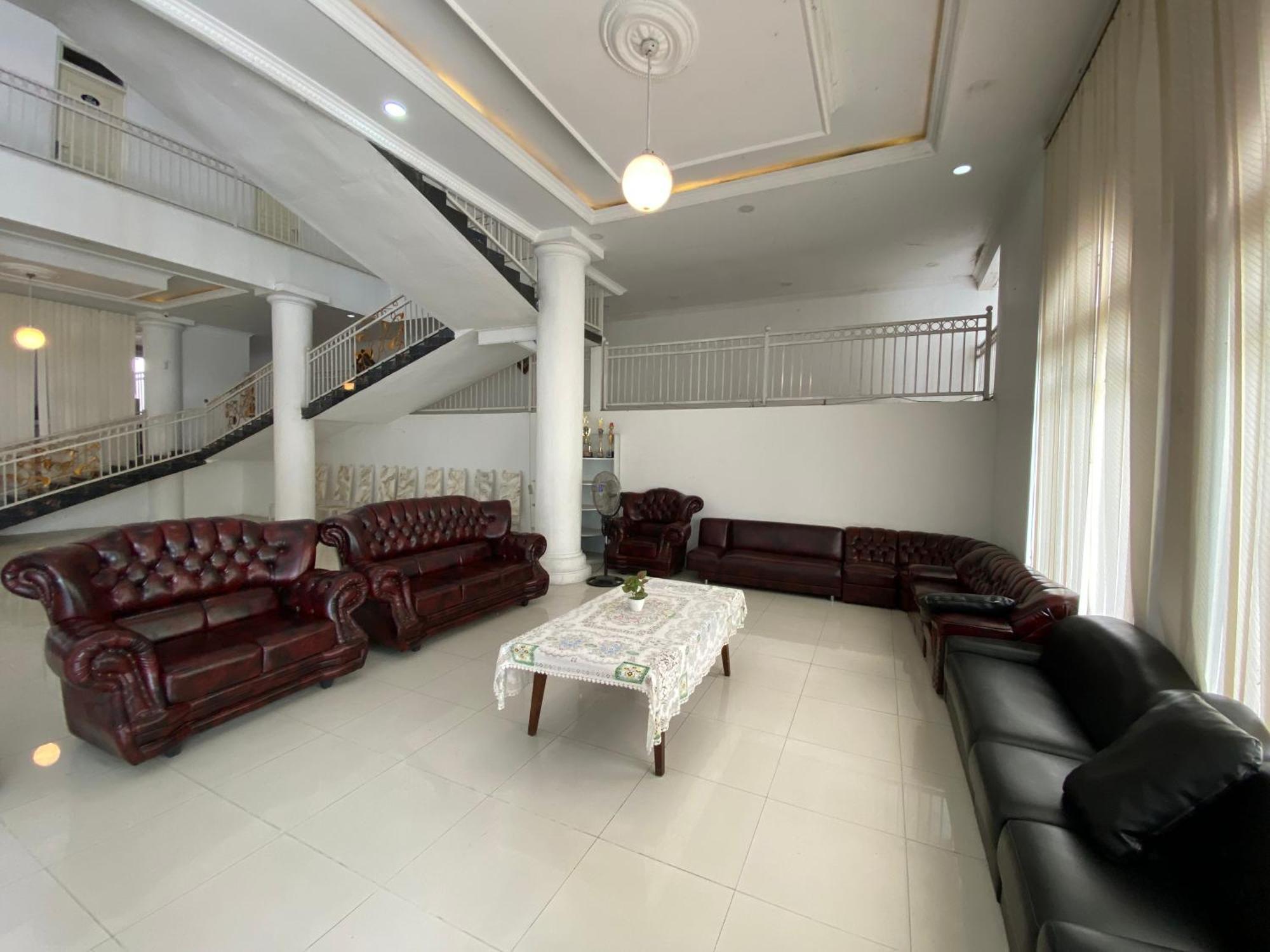 Griya Rw Family Guest House Redpartner Solo Exteriér fotografie